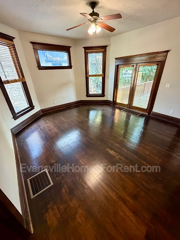2 bed, 1.0 bath, $1,350 — Photo 4