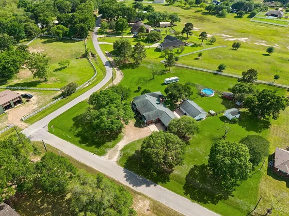 428 Briar Creek Ln, Sealy, TX 77474
