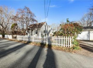 49 Holmes Rd, East Lyme, CT 06333