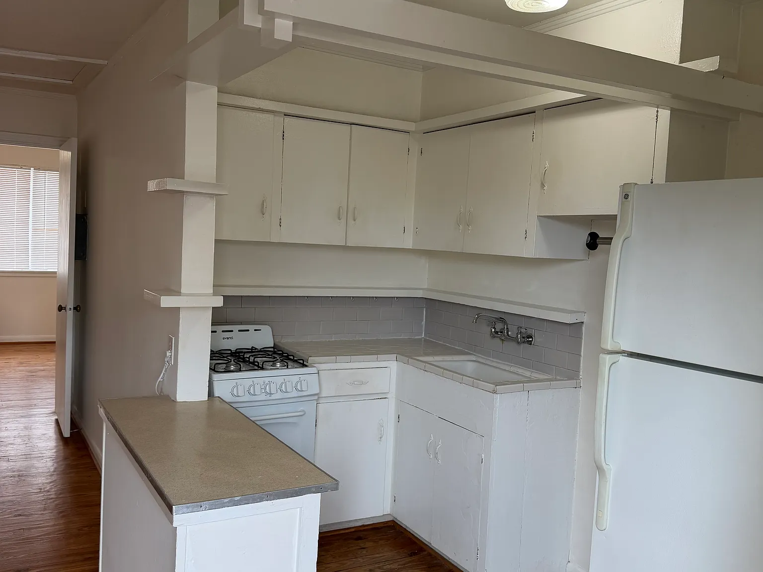 1 bed, 500 sqft, $895 — Photo 2