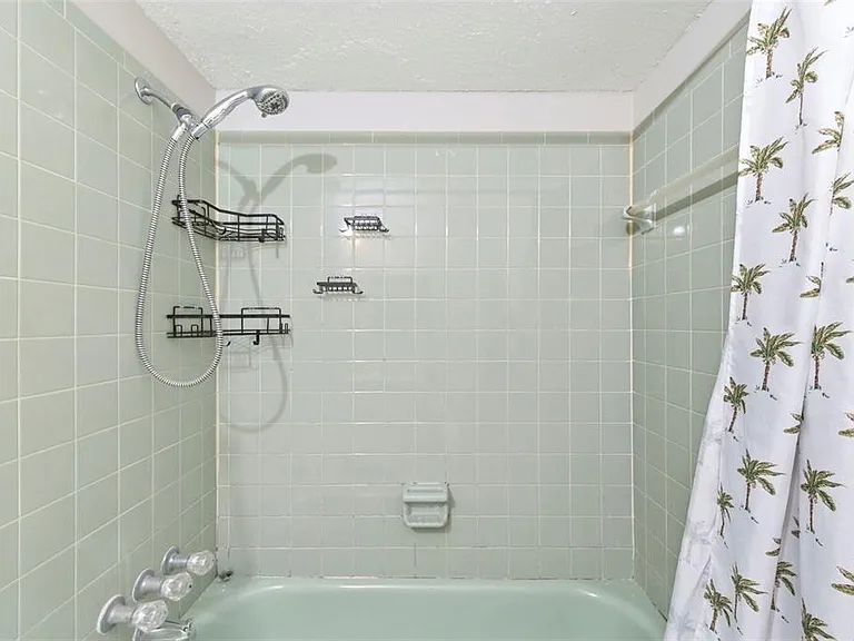 8124 Omaha Cir — Photo 16