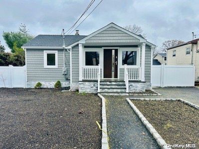213 Deauville Boulevard, Copiague, NY, 11726