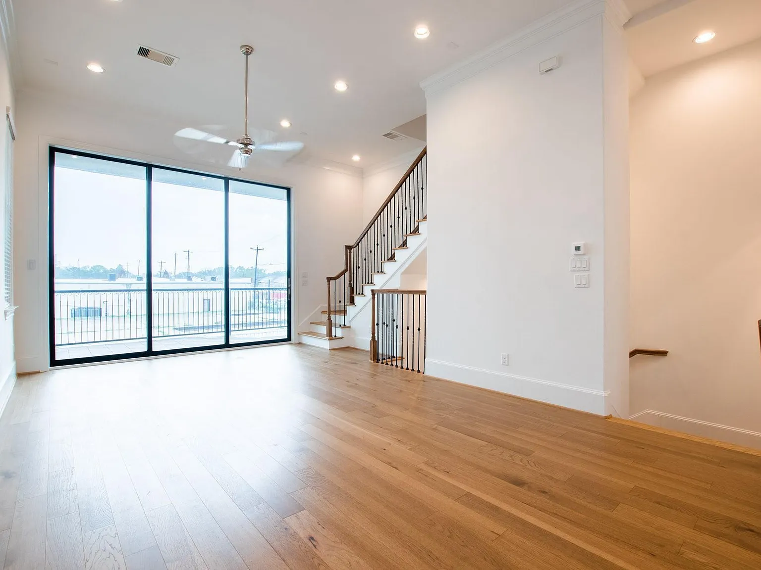 3 bed, 3.5 bath, 2168 sqft, $2,745 — Photo 4