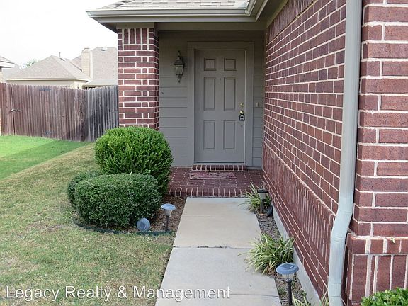 2nd image of 1519 Sleepy Hollow Dr