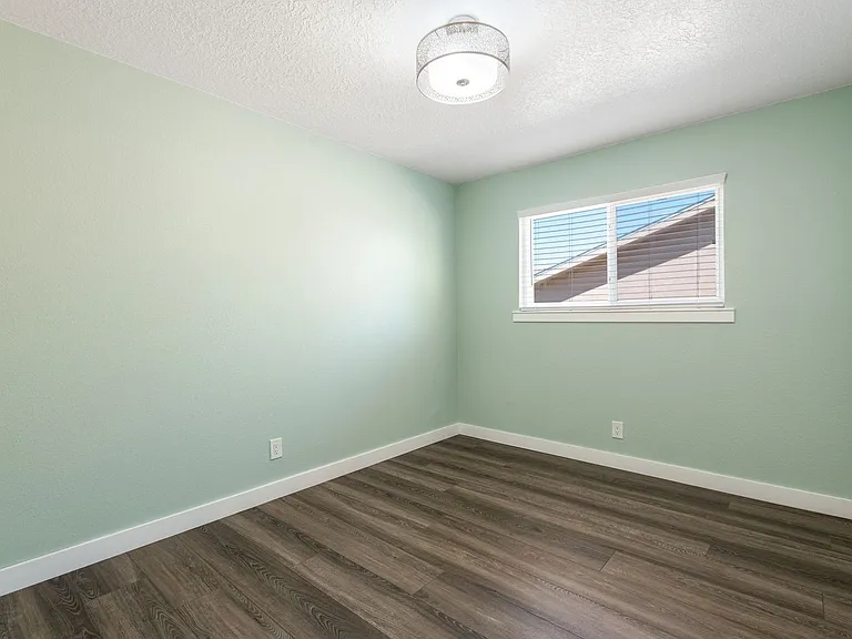 12013 Kashmir St NE — Photo 24