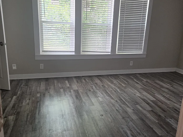 301-311 W Leuda St #301B — Photo 6