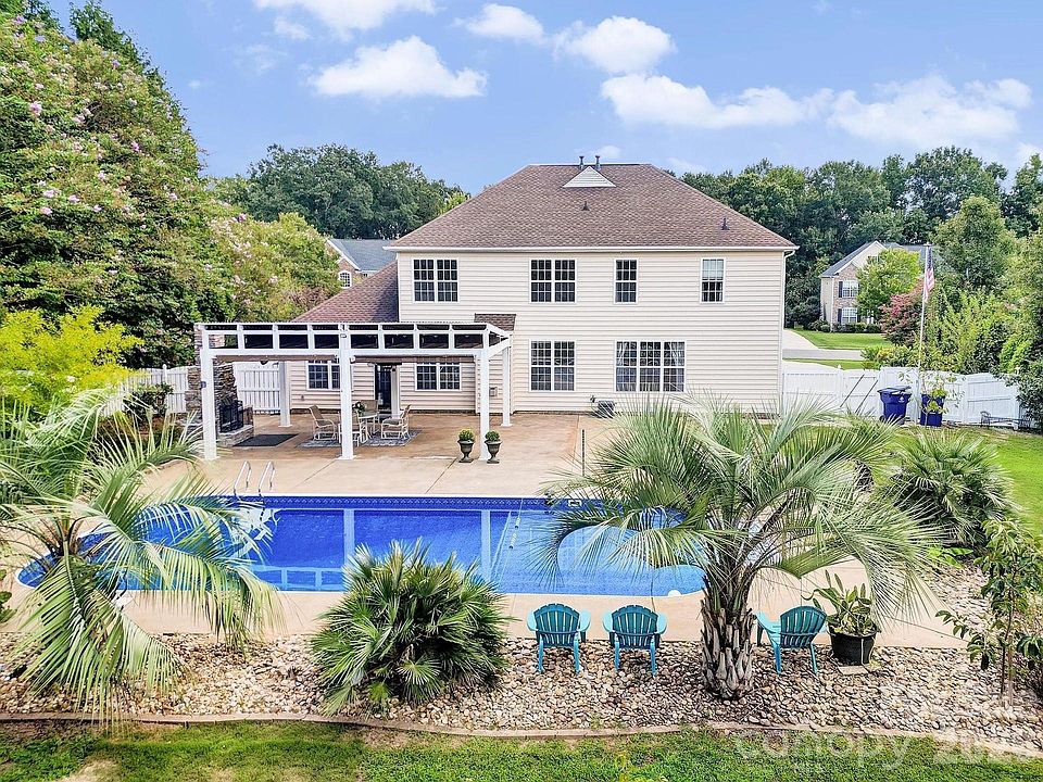 1st image of 2210 Legacy Oak Dr