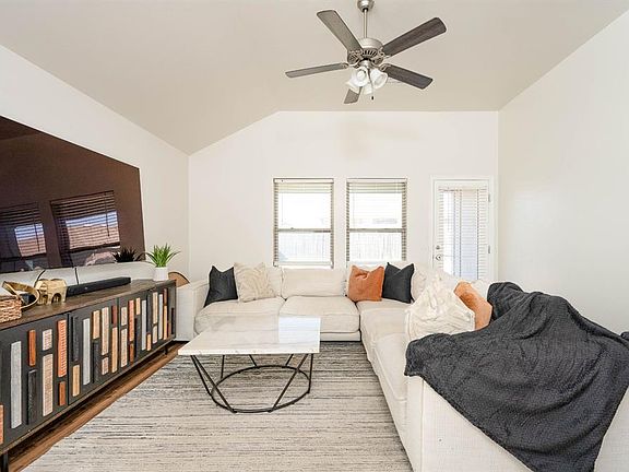 4th image of 409 Scully Rd