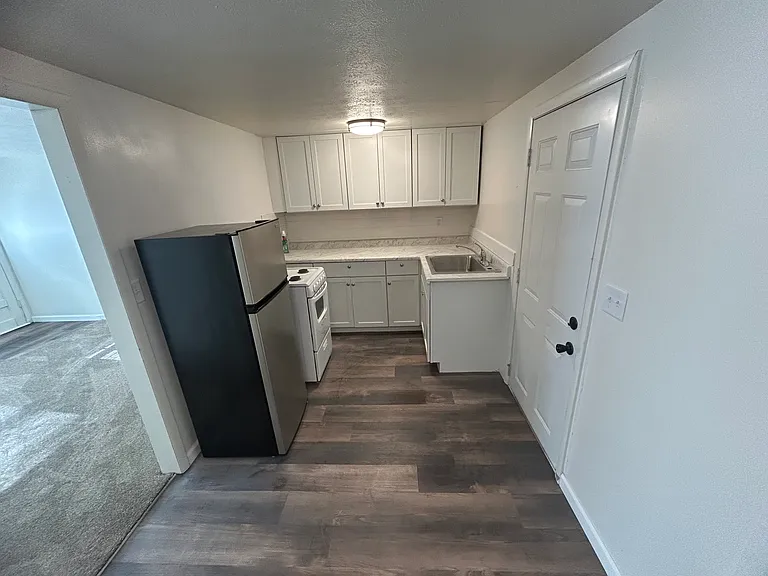 332 N Pitts St — Photo 2