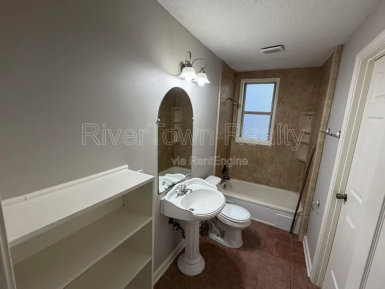 736 Echles St — Photo 8