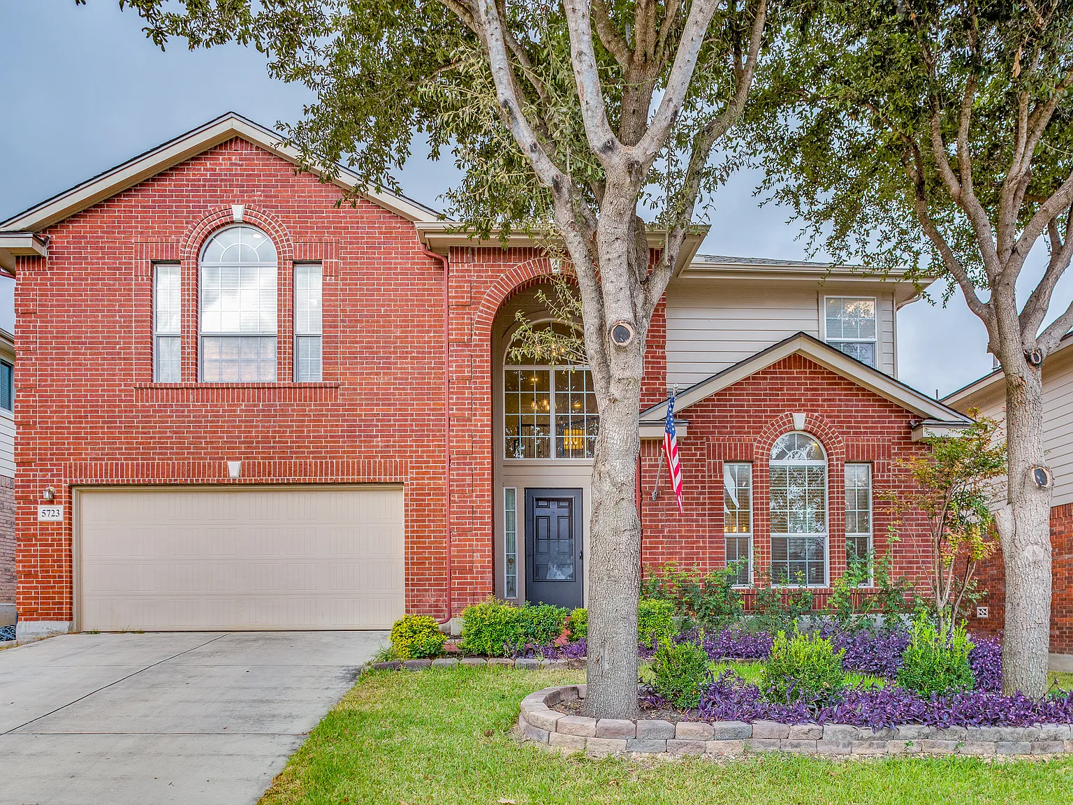 5 bed, 3224 sqft, $2,600 — Photo 1