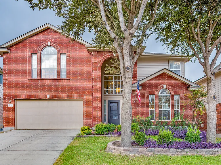 5723 White Oak Cv — Photo 1