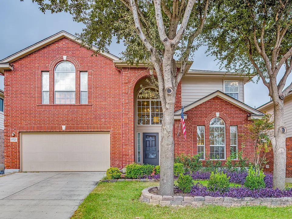 5723 White Oak Cv