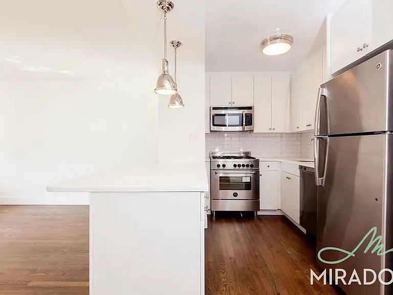 330 E 39th St #35R — Photo 3