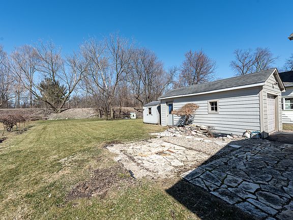 2nd image of 138 W Windsor Ave
