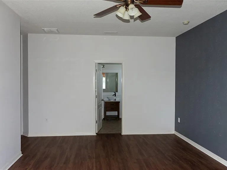 2504 Ladoga Dr — Photo 18