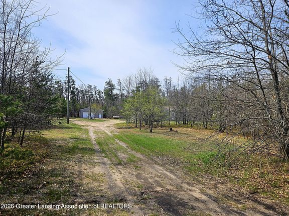 4th image of 145 W Pioneer Rd