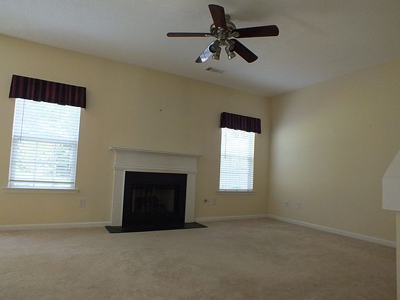 3rd image of 277 Murray Park Dr
