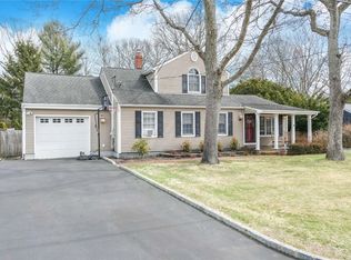 73 Country Club Rd, Bellport, NY 11713