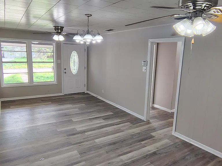 625 W Avenue D — Photo 19