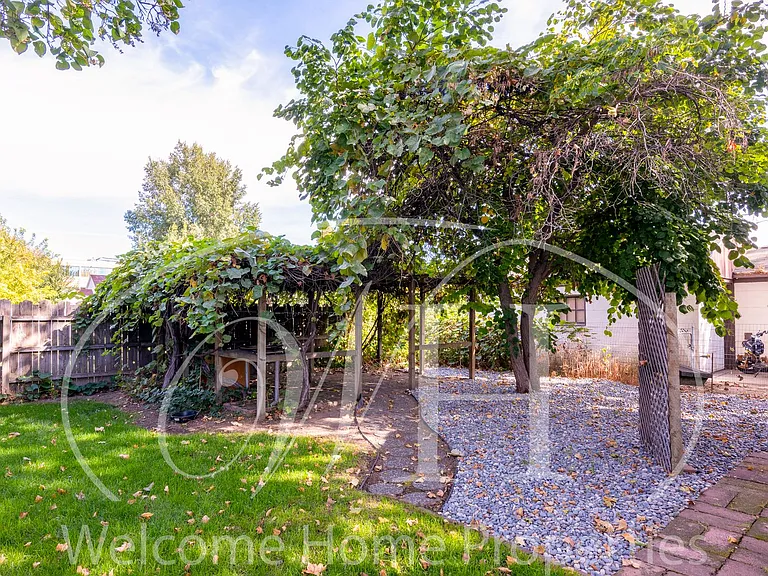 427 SW Bade Ave — Photo 5