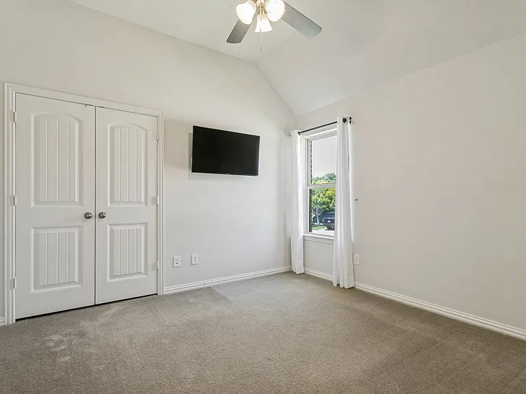 531 Catherine Ln — Photo 37