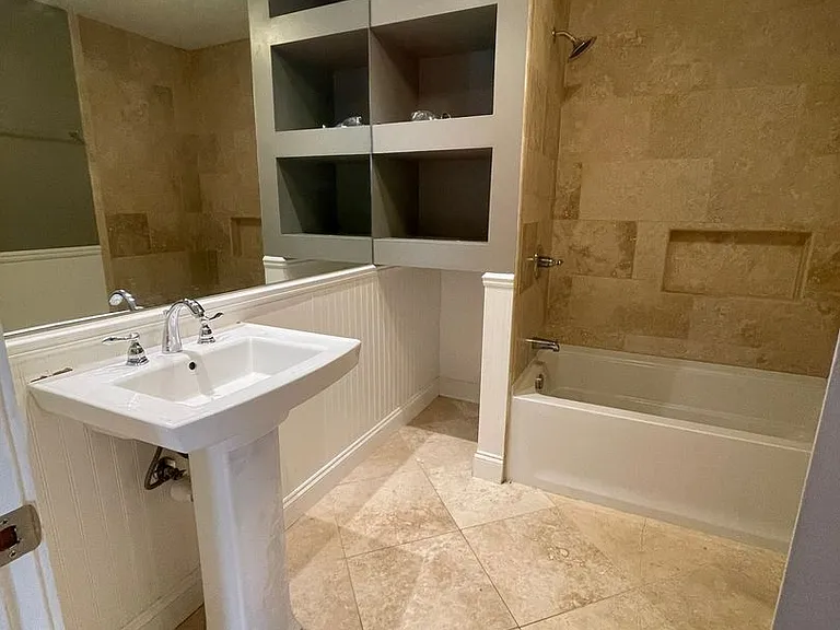 3212 Charing Cross Rd — Photo 9