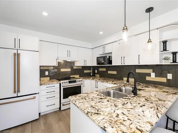 100 Manley Ln, Milton, ON L9T 5N9