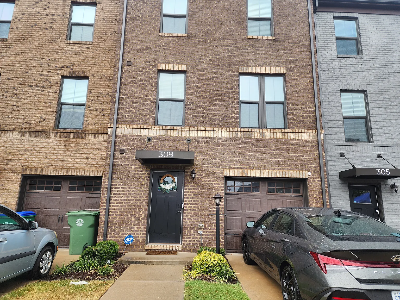 3 bed, 1916 sqft, $2,650 — Photo 2