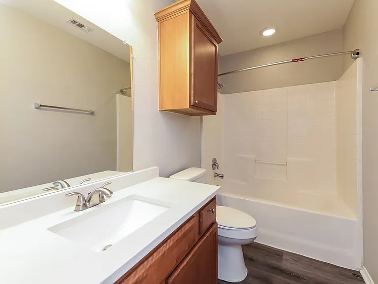 1107 Caroline Dr — Photo 16
