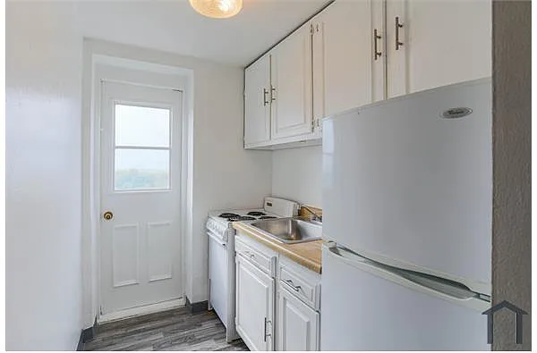 Building Photo - 1741 Parkline Dr #15