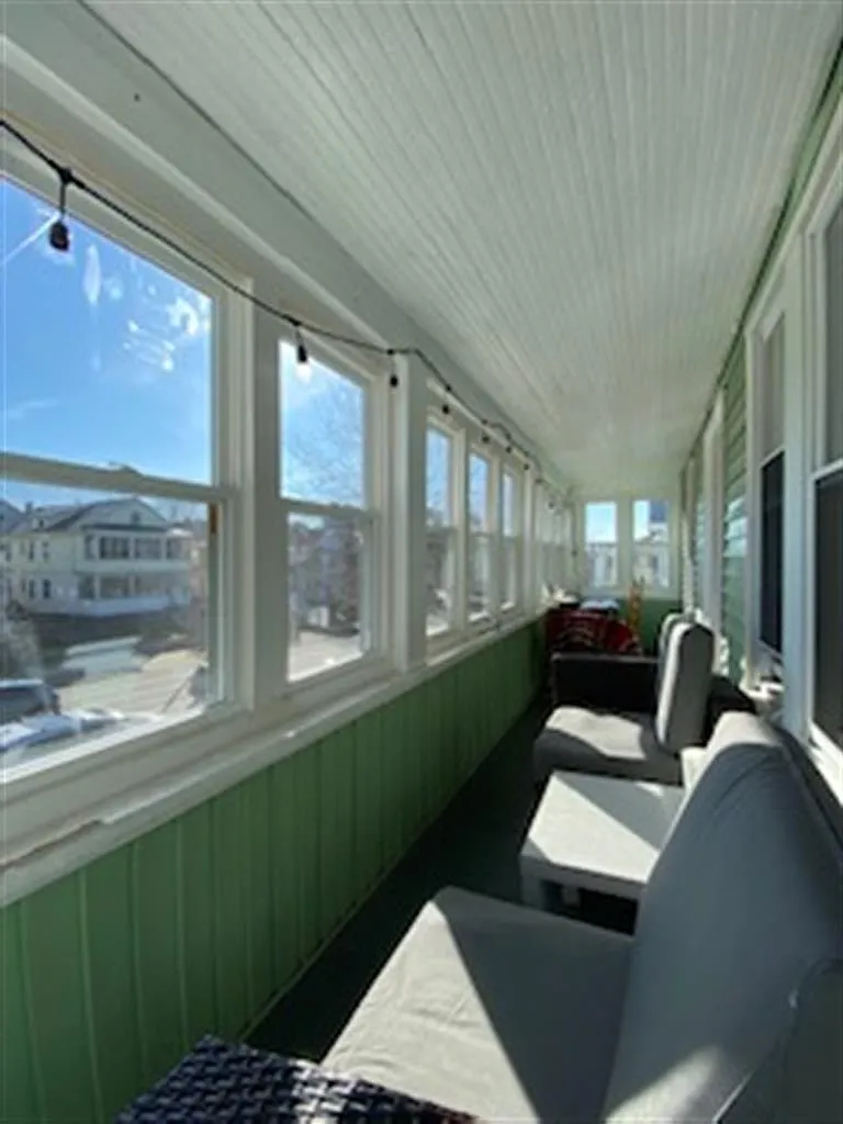 3 bed, 1350 sqft, $3,500 — Photo 2