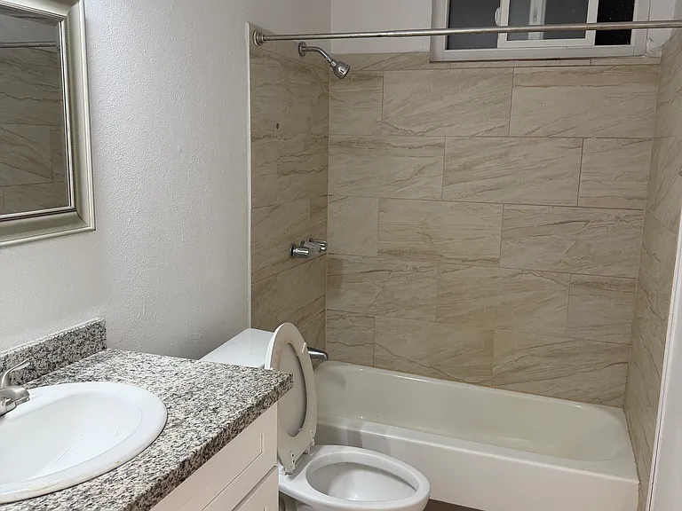 15848 Saticoy St #11 — Photo 8