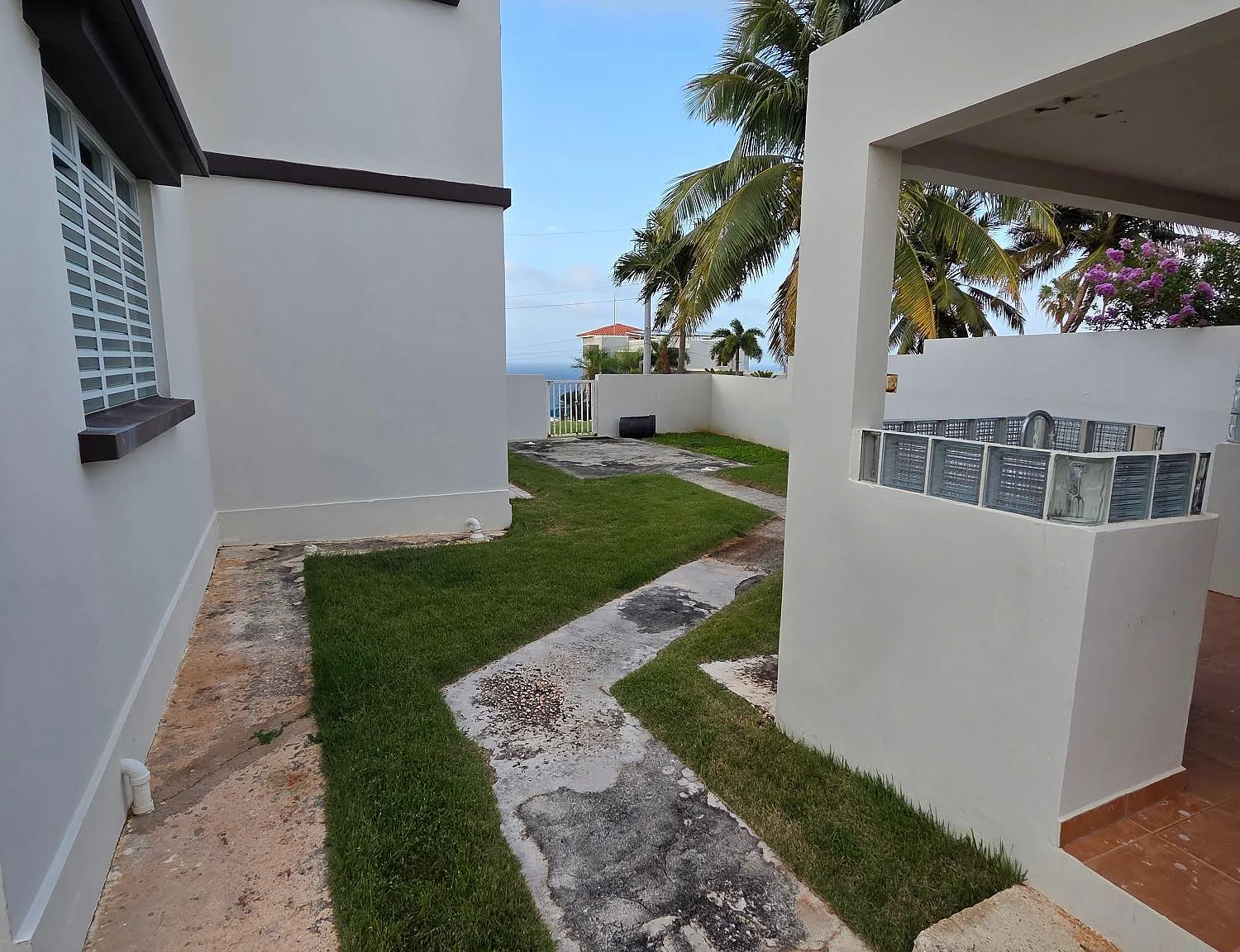 4 bed, 3.5 bath, 2000 sqft, $3,500 — Photo 4