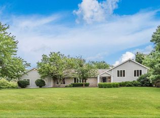 10 Meadow Wood Dr, Granville, OH 43023