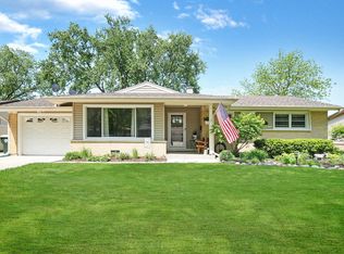 1256 Cypress Ln, Elk Grove Village, IL 60007