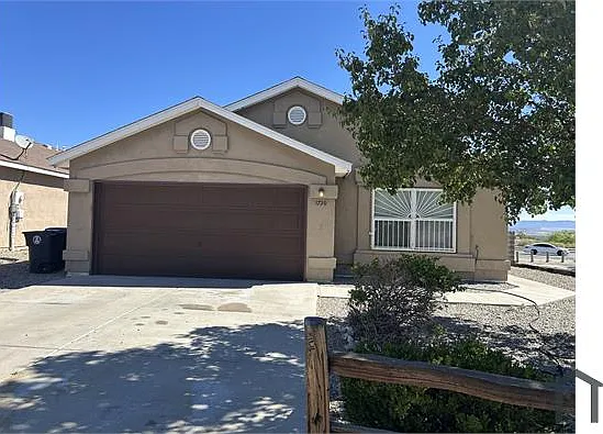 3 bed, 1360 sqft, $2,100 — Photo 1