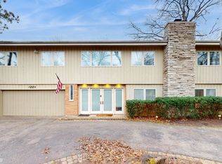 1220 Lynn Ter, Highland Park, IL 60035