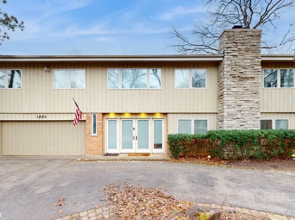 1220 Lynn Ter, Highland Park, IL 60035