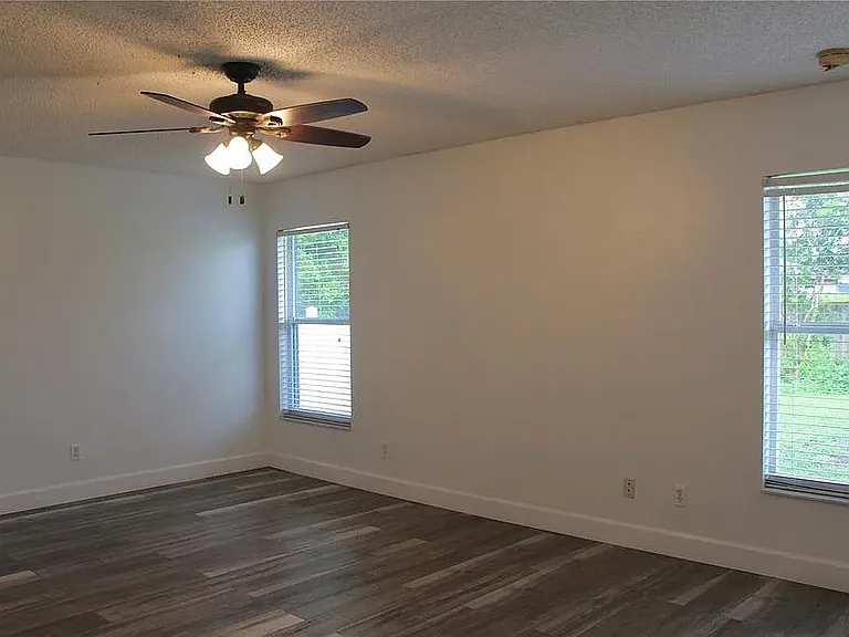 1666 Pendleton St — Photo 9