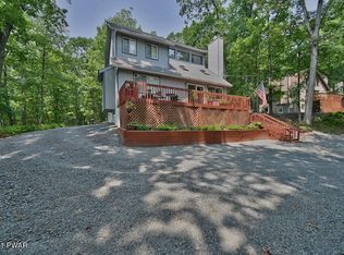 111 Laurel Rd, Lackawaxen, PA 18435