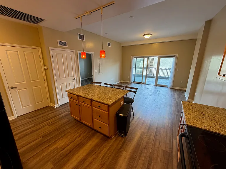 1950 N Logan St #309 — Photo 6
