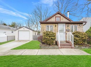 55 Prairie Dr, North Babylon, NY 11703