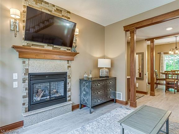 3rd image of 1093 Saint Andrews Ct
