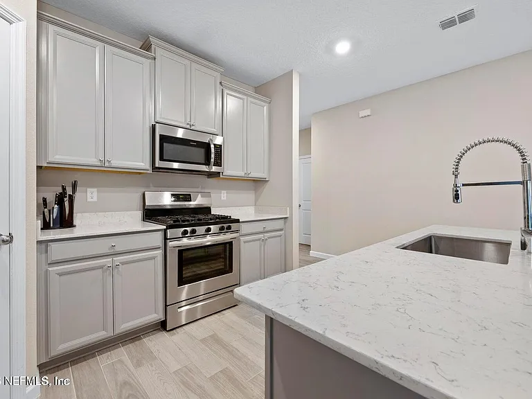 1780 Amberly Dr — Photo 18