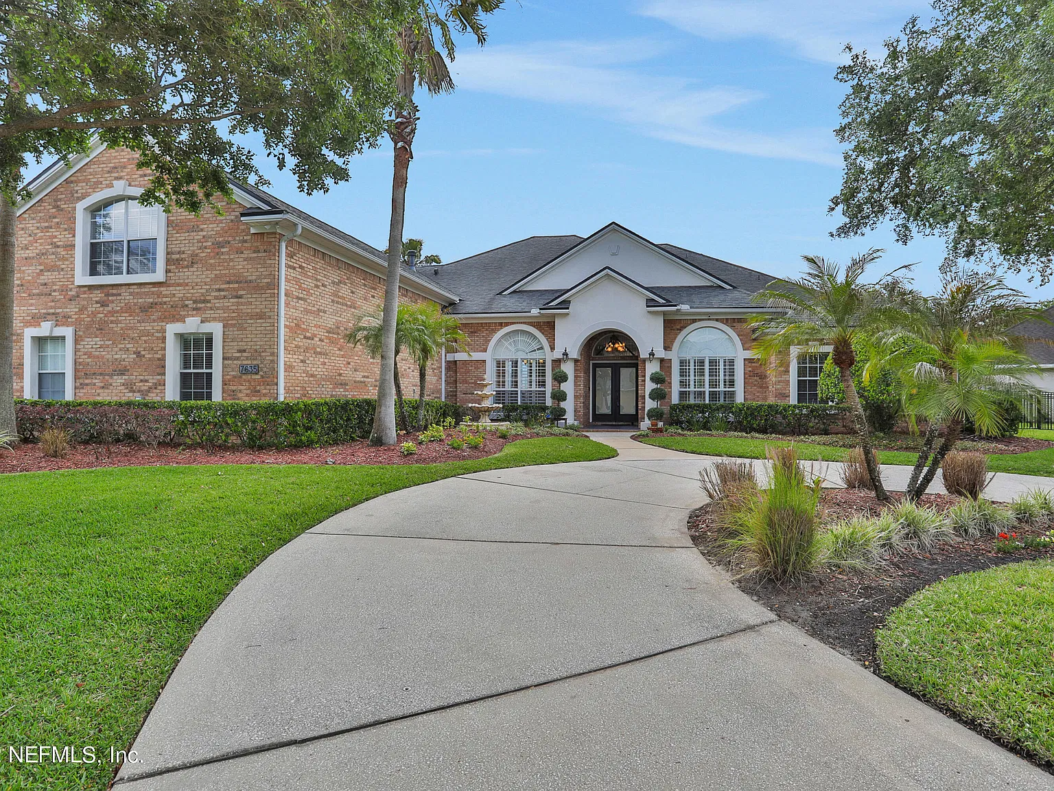 6 bed, 5.0 bath, 4412 sqft, $6,500 — Photo 2