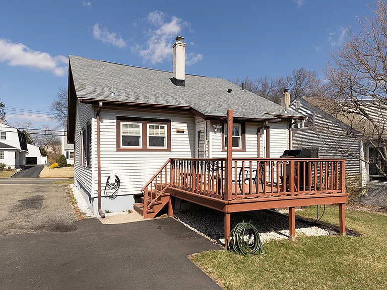 12 Highview Ave — Photo 15
