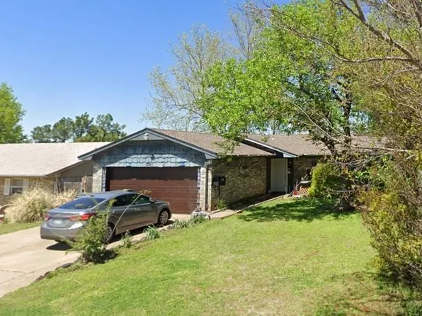 331 W Silverwood Dr, Midwest City, OK 73110