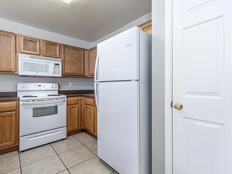 100 Corwin Dr — Photo 9