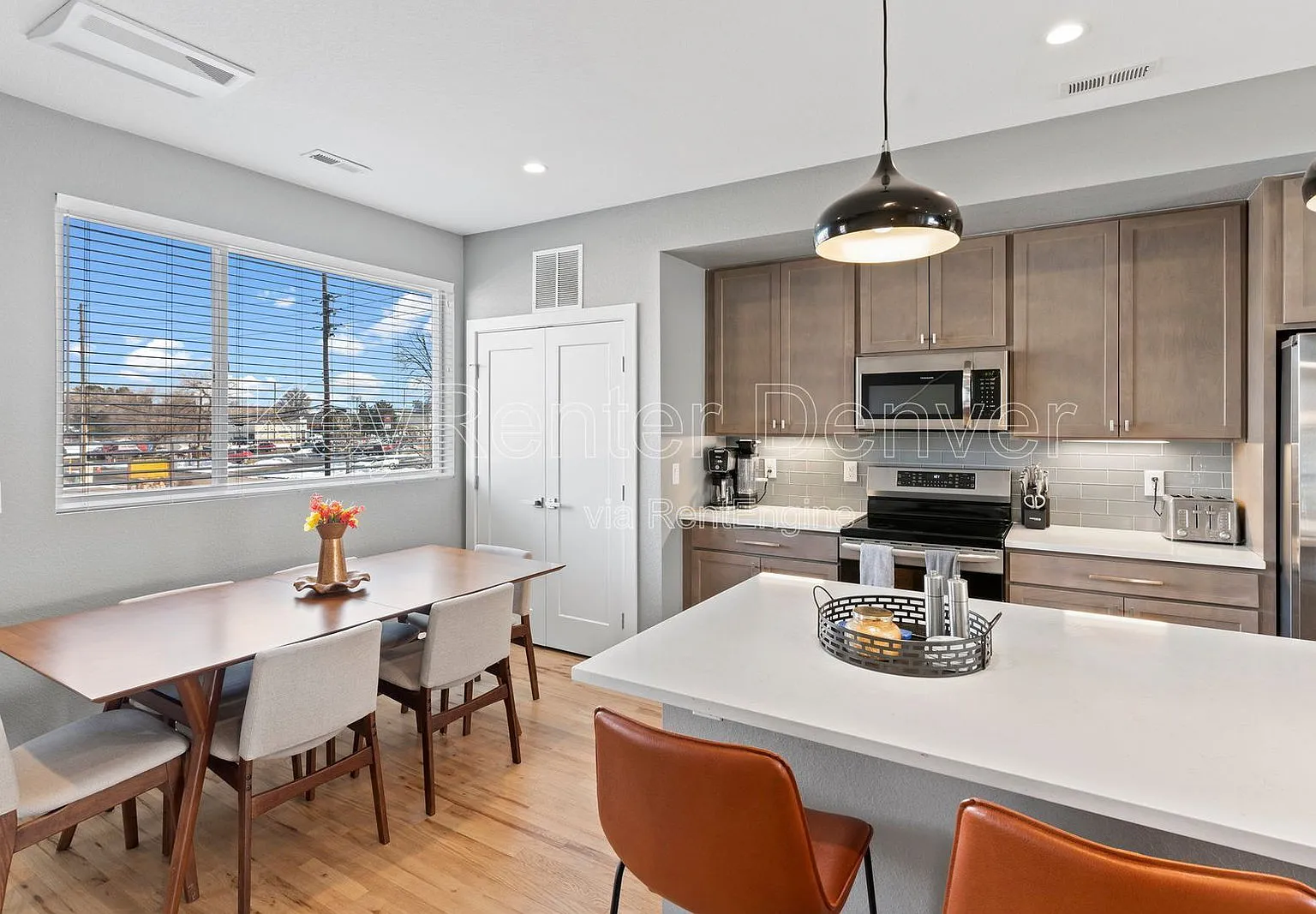 3 bed, 3.5 bath, 1749 sqft, $3,000 — Photo 1